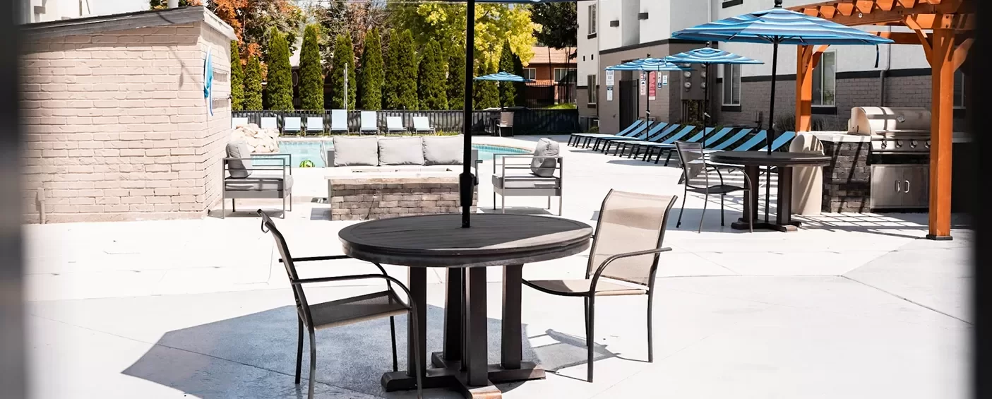 The Crestwood apartment community photo