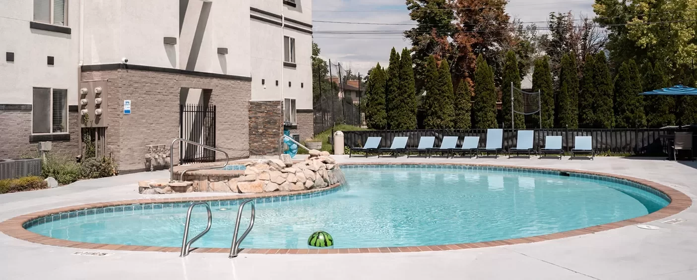 The Crestwood apartment community photo