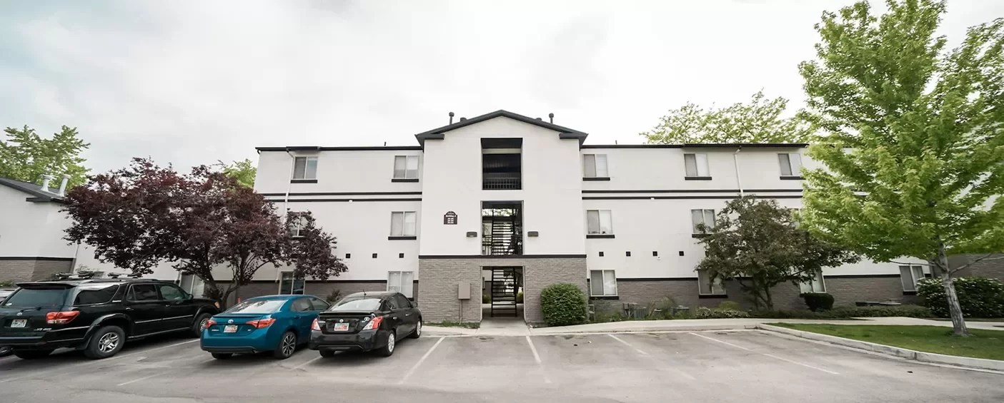 The Crestwood apartment community photo