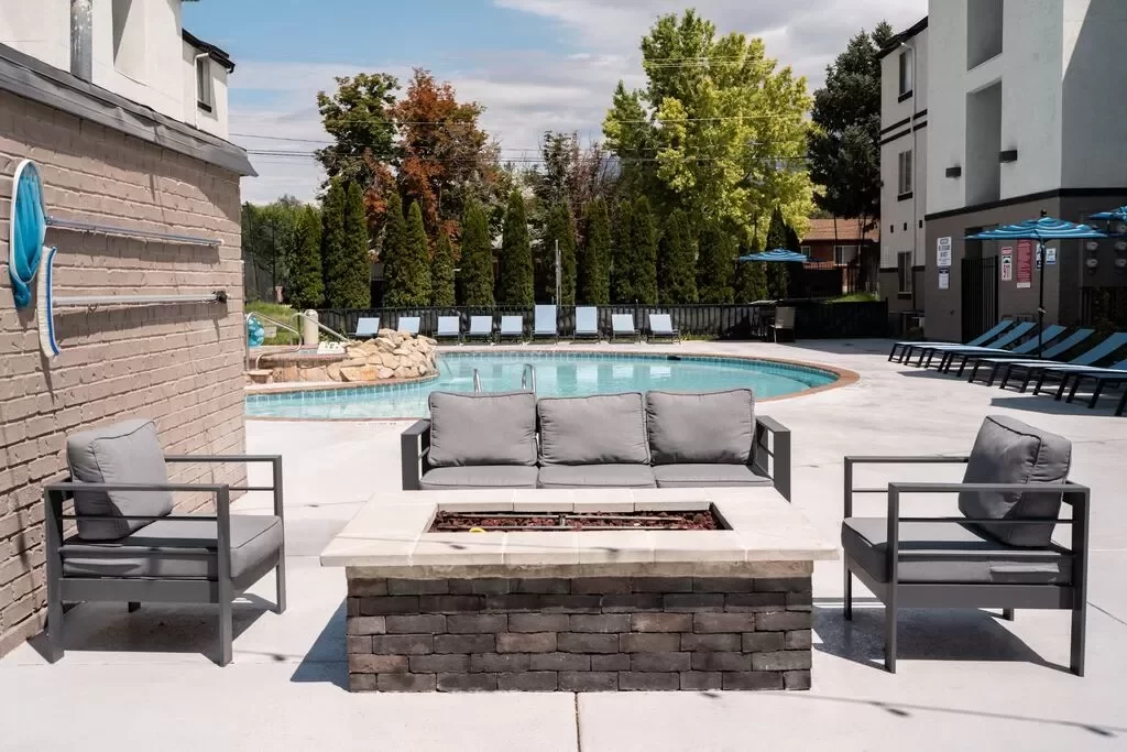 Crestwood community setting in Provo