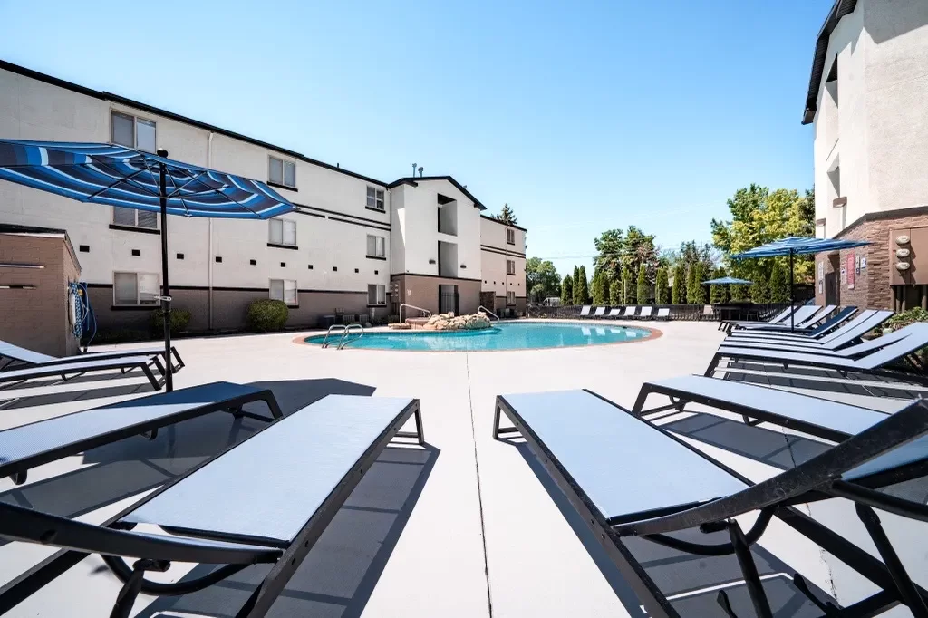 The Crestwood - Pool Area