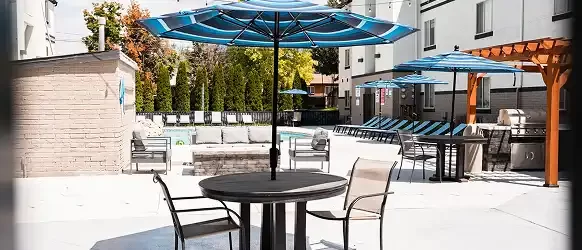 The Crestwood - Pool Area