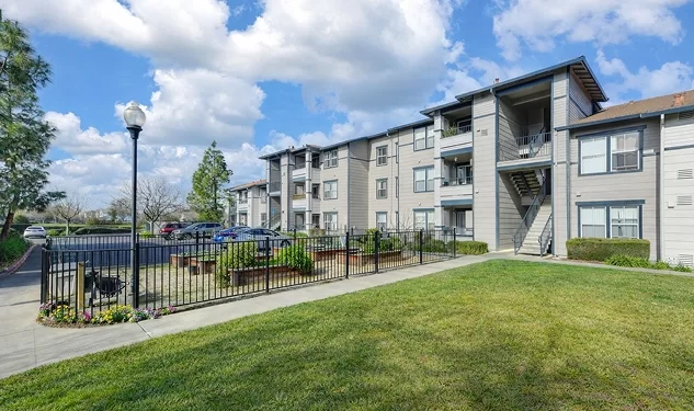 Exterior view | Alhambra Apartments