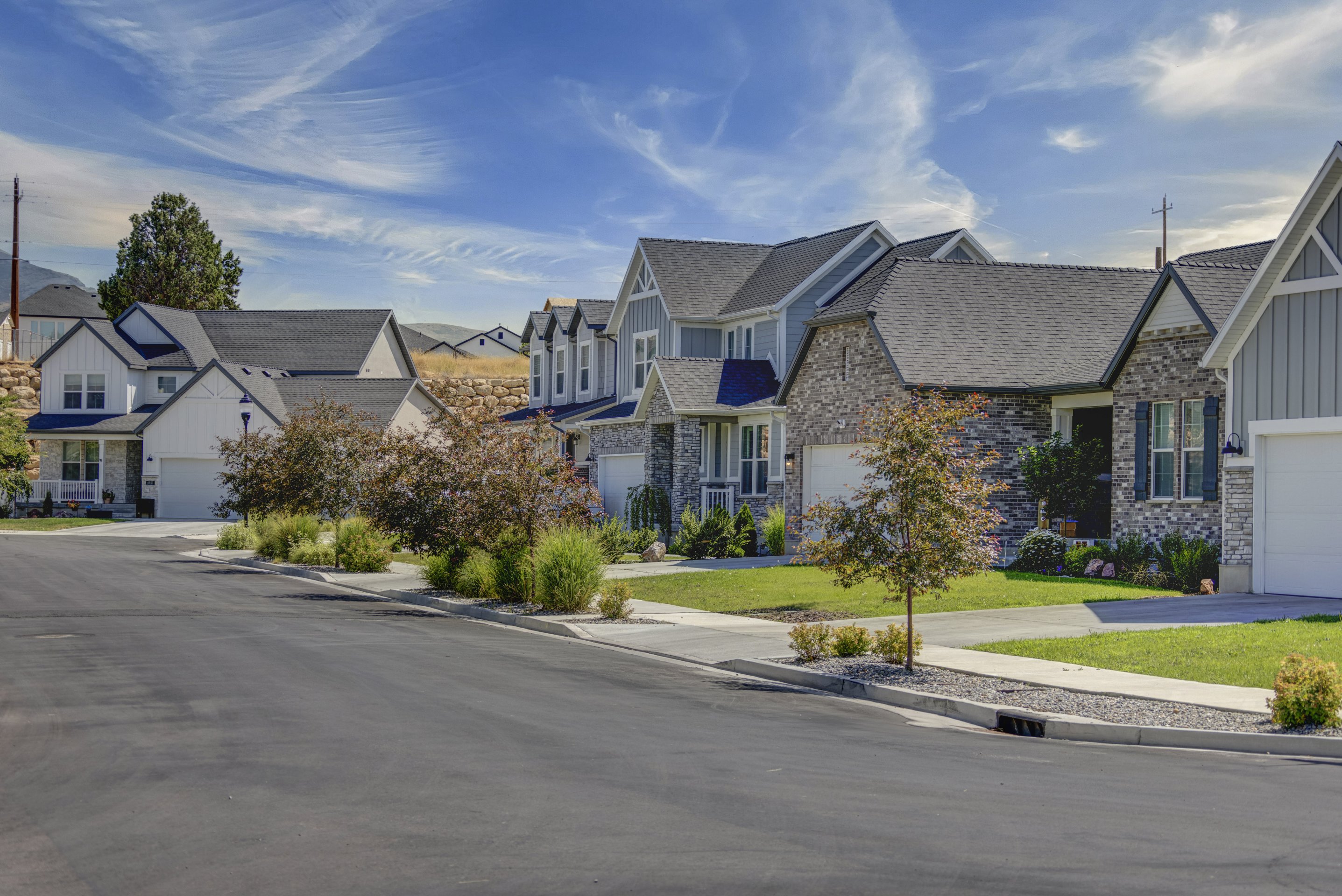 Hidden Oaks community streetscape in Herriman