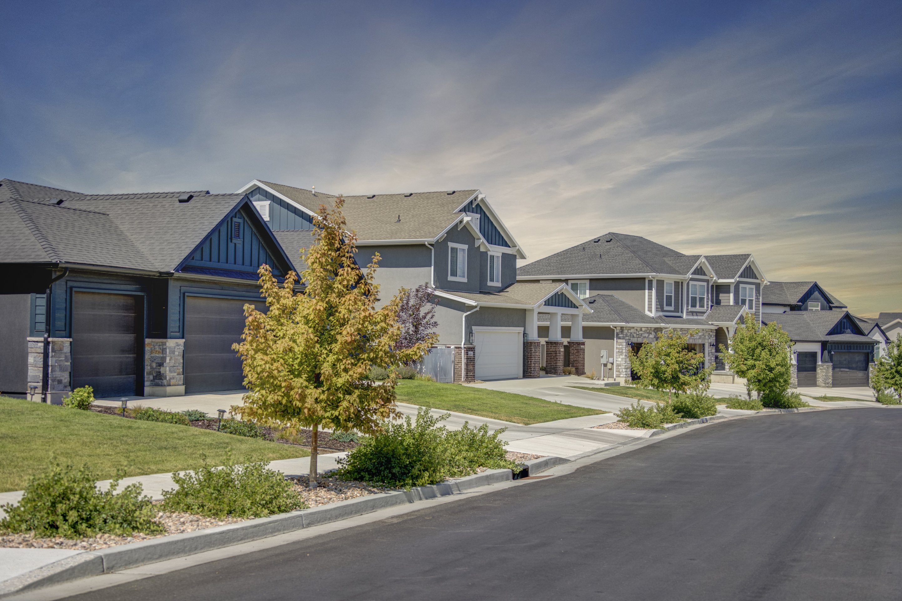 Hidden Oaks community streetscape