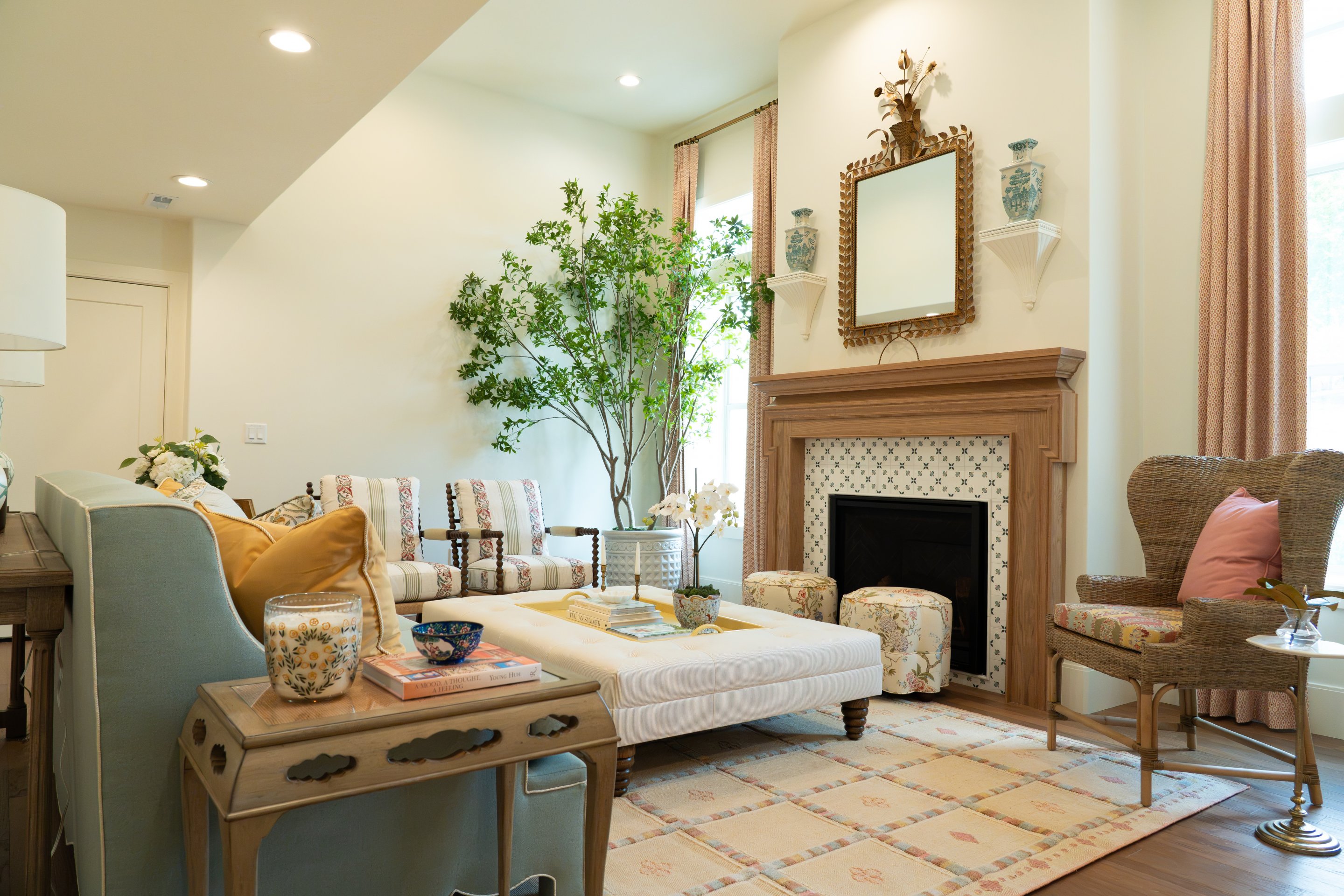 High-ceiling living room at Capitol Park Cottages